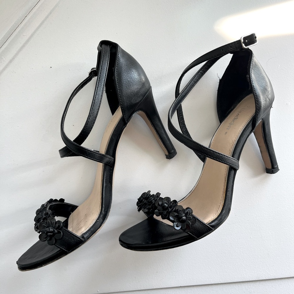 π€Limelight Black Strappy Sandals